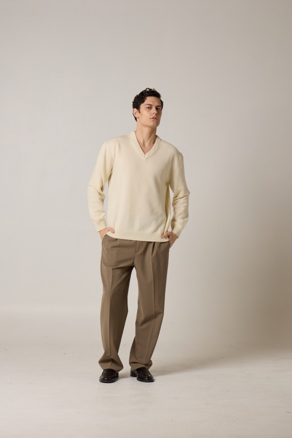 Scollo V, relaxed fit, rasato, merino cashmere, tinto filo