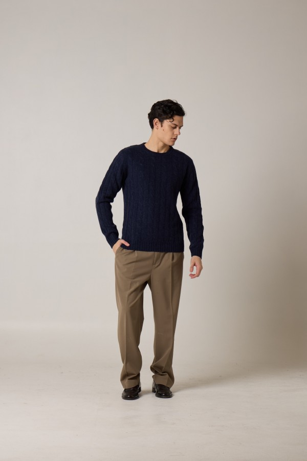 Crew neck, knit stitch, merino, yarn dyed